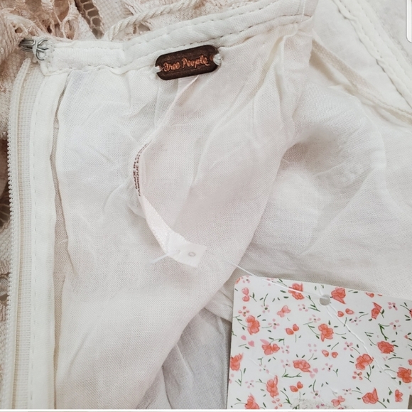 Lace dress - Picture 5 of 6